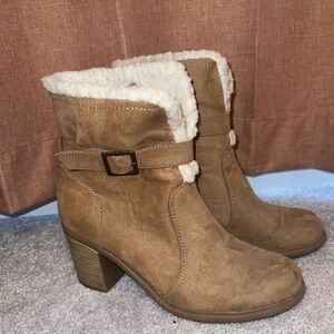 Women's Tan Ankle Boots with Faux Fur Lining